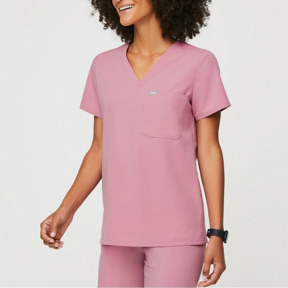 Figs Women’s Chalk Pink Catarina Scrub Top